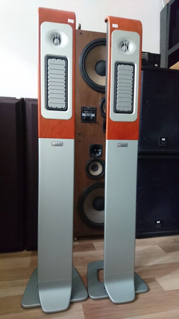 Infinity Cascade Model Seven Kaiuttimet