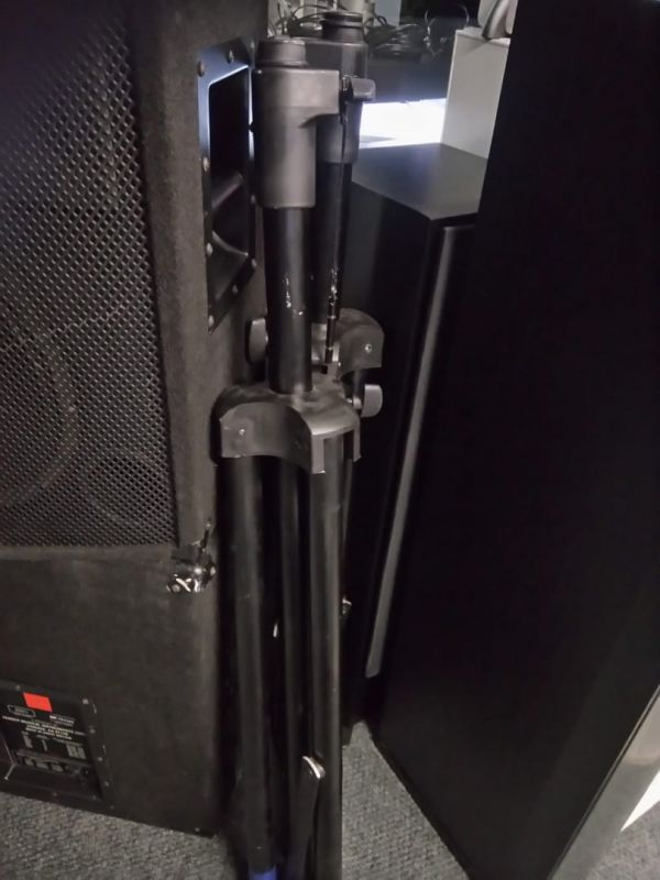 FENDER Pa kaiuttimet 12" tuumaiset ja YAMAHA EMX640 mikserivahvistin - Image 3