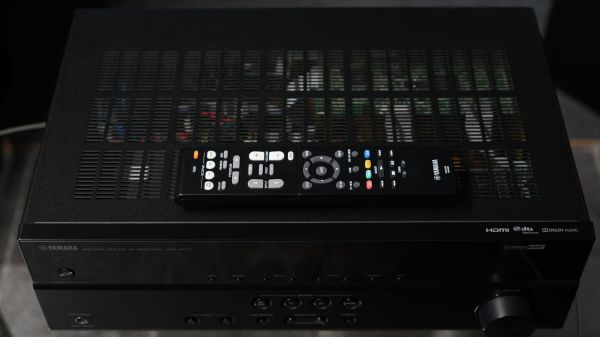 Yamaha HTR-2071 viritinvahvistin 4K, 5 X 100W (4 OHM) - Image 2