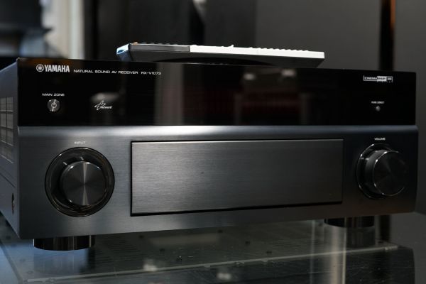 Yamaha RX-V1073 7.2  verkkotoiminnoilla, 7 x 110W (8Ω)