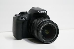 (Myyty) Canon EOS 1200D + 18-55mm IS käytetty