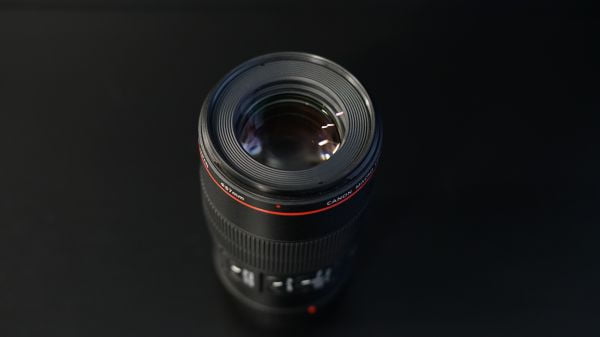 (Myyty) Canon EF 100mm F/2.8 L IS USM Macro käytetty