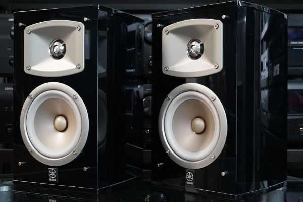 Yamaha NS-333 kaiuttimet