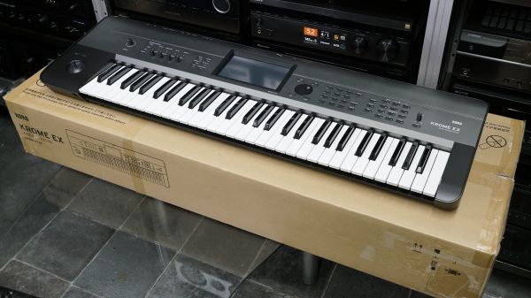 (Myyty) KORG KROME EX-61 kosketinsoitin