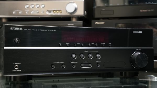 (Myyty) Yamaha HTR-2067 4K viritinvahvistin