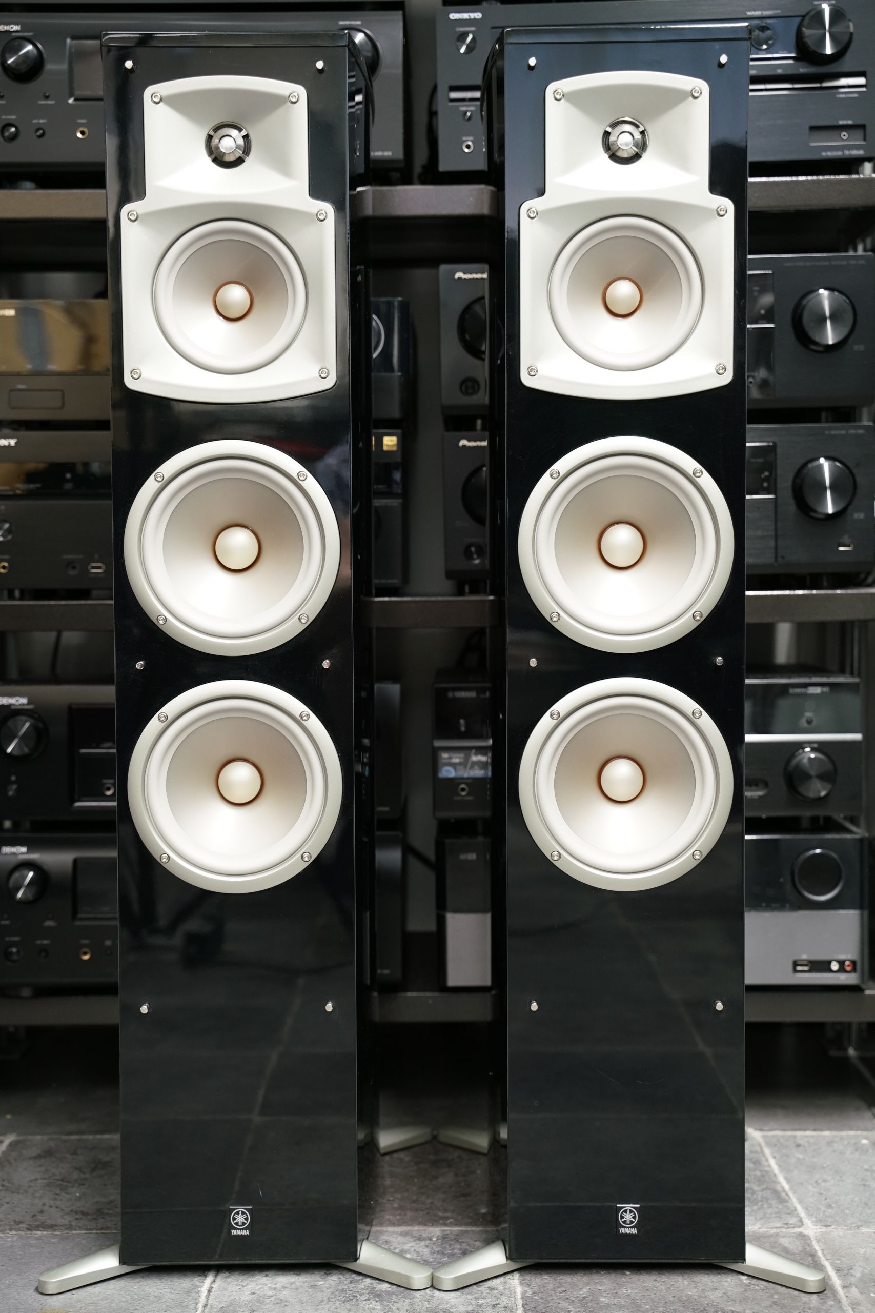 Yamaha NS-555 Lattiakaiuttimet 3 Yamaha NS-555 Lattiakaiuttimet - Image 3