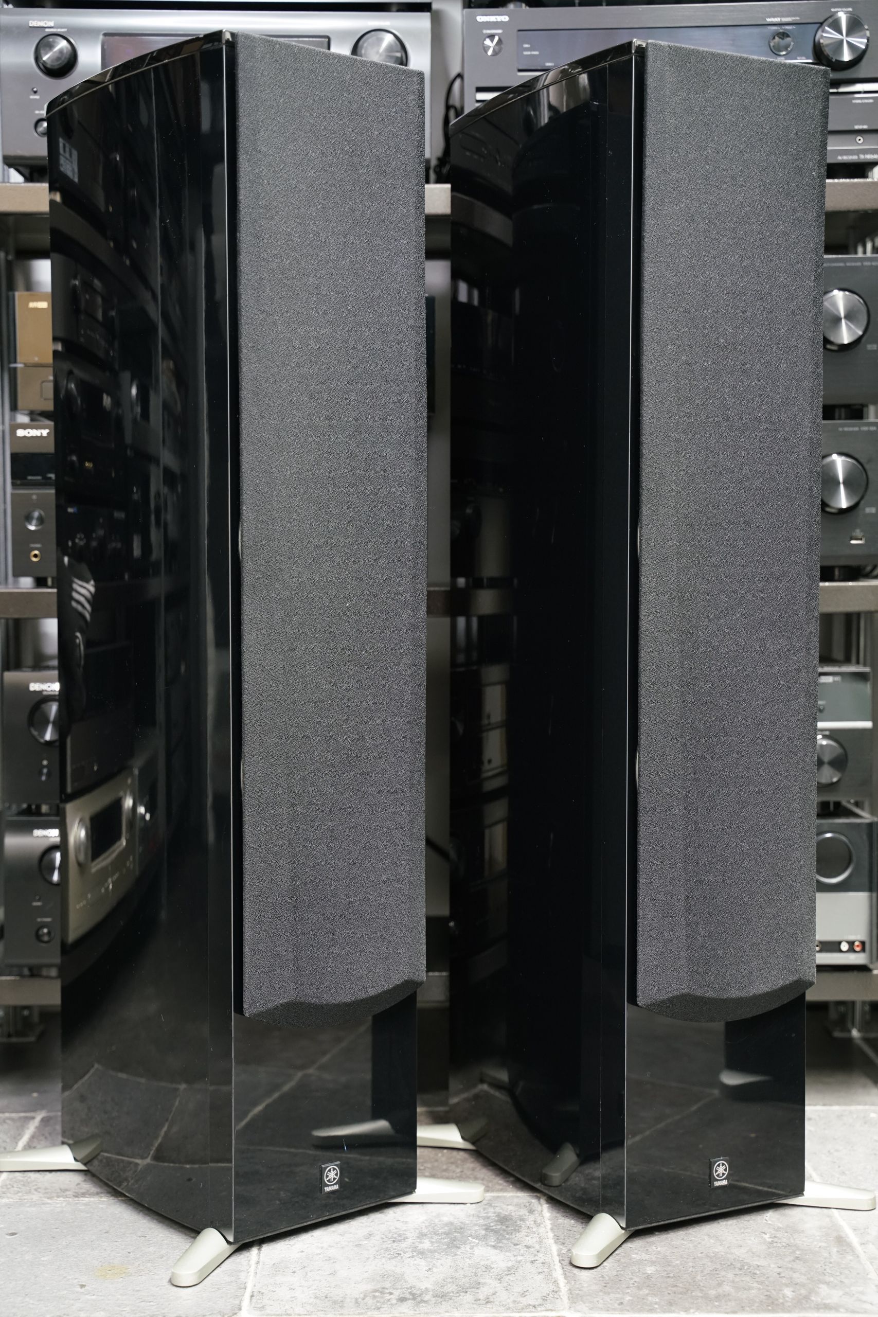 Yamaha NS-555 Lattiakaiuttimet 2 Yamaha NS-555 Lattiakaiuttimet - Image 2