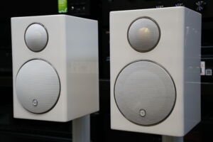 Monitor Audio Radius 90HD jalustakaiutinpari, jalustat