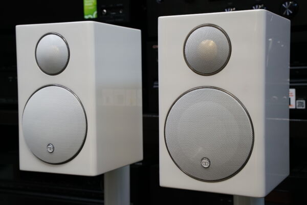 Monitor Audio Radius 90HD jalustakaiutinpari, jalustat