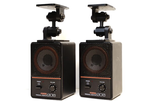 (Myyty) Fostex 6301B aktiivikaiuttimet + telineet