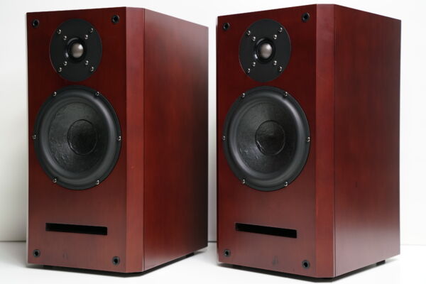 Usher V-601 kaiuttimet