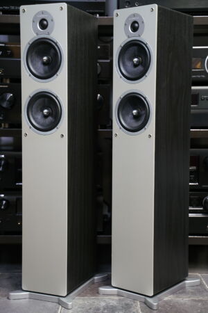 Cambridge Audio Sirocco S70 lattiakaiuttimet