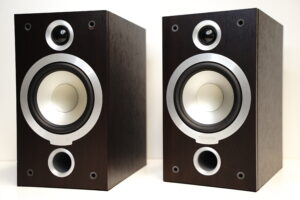 (Myyty) Tannoy Mer­cu­ry V1 kaiuttimet