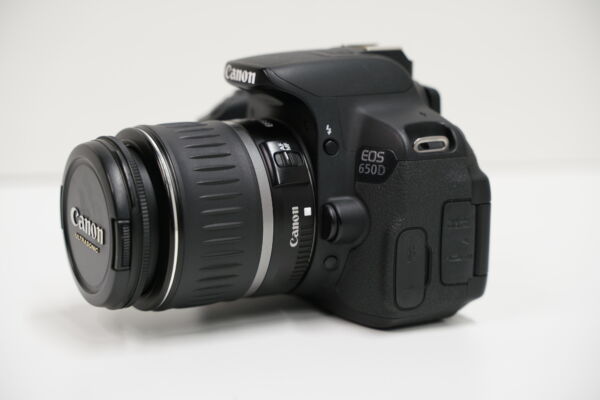 Canon EOS 650D + EF-S 18-55 IS käytetty