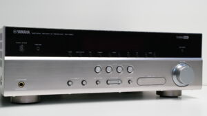 Yamaha RX-V667 viritinvahvistin