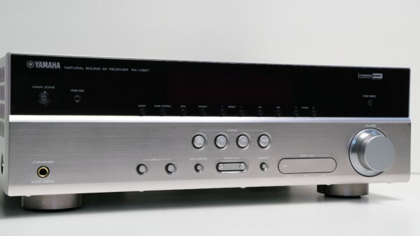 Yamaha RX-V667 viritinvahvistin