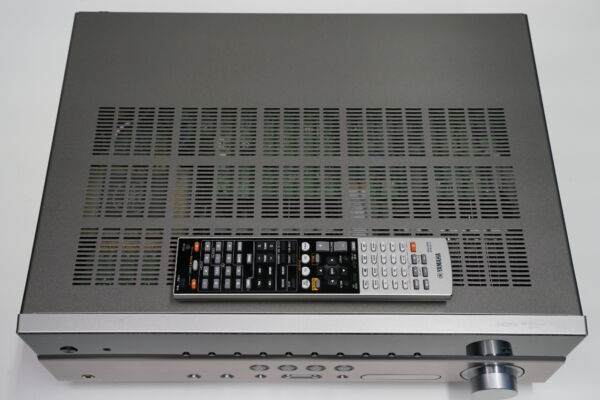 Yamaha RX-V667 viritinvahvistin - Image 2