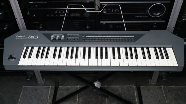 Roland JX-1 syntetisaattori