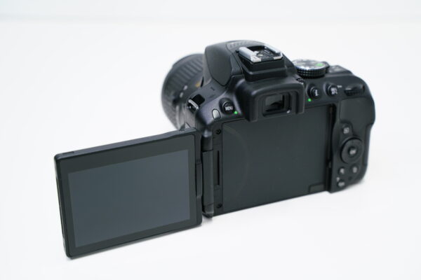 NIKON D5300 kamera ja Nikkor AF-P 18-55VR objektiivi käytetty - Image 5