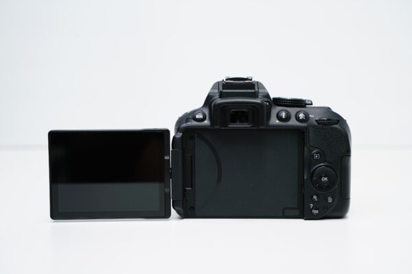 NIKON D5300 kamera ja Nikkor AF-P 18-55VR objektiivi käytetty - Image 3