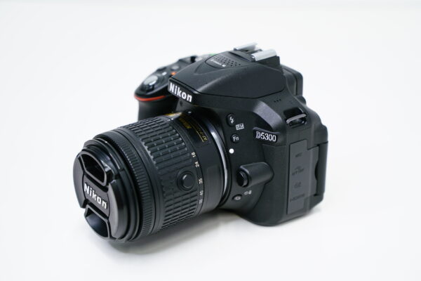NIKON D5300 kamera ja Nikkor AF-P 18-55VR objektiivi käytetty - Image 2