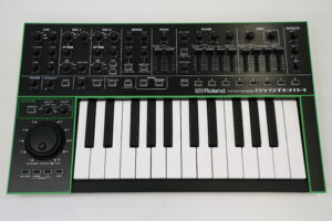 Roland System 1 Plug Out Synentisaattori AIRA