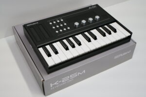 ROLAND K-25M + Roland A-01 MIDI Controller and Sound Generator