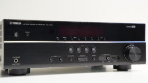 (Myyty) Yamaha RX-V375 viritinvahvistin
