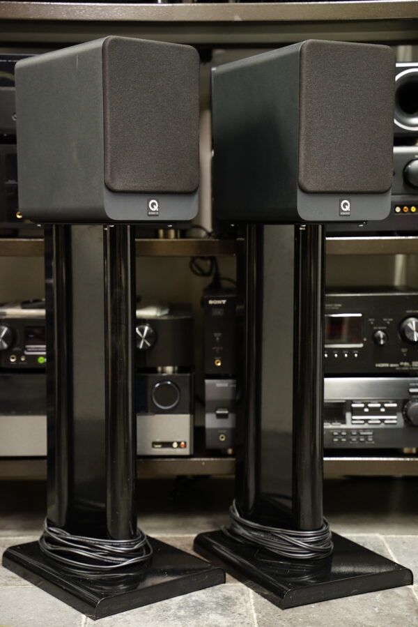 (Myyty) Q Acoustics 2020i kaiuttimet