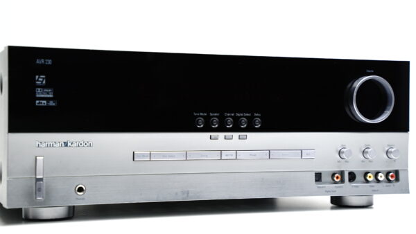 (Myyty) Harman Kardon AVR-230 7.1 viritinvahvistin