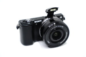 Sony A5000 +16-50 OSS käytetty