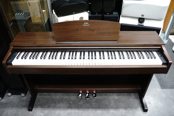 (Myyty) Yamaha Arius YDP140 sähköpiano