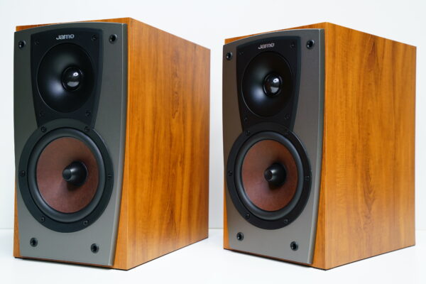 (Myyty) Jamo C403 kaiuttimet