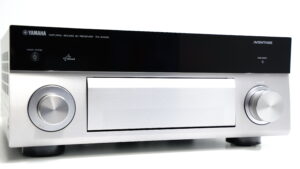 (Myyty) Yamaha RX-A1030 7.2 kotiteatterivahvistin verkkotoiminnoilla, 7 x 110W (8Ω)