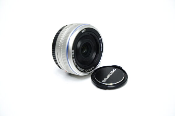 (Myyty) Olympus Zuiko digital 17mm F2.8 objektiivi käytetty