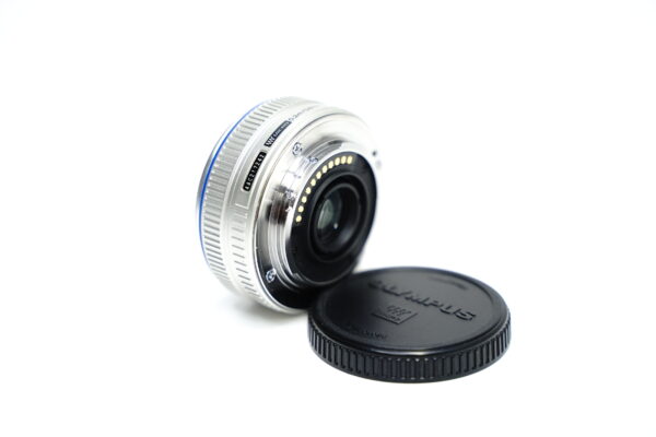 (Myyty) Olympus Zuiko digital 17mm F2.8 objektiivi käytetty - Image 2