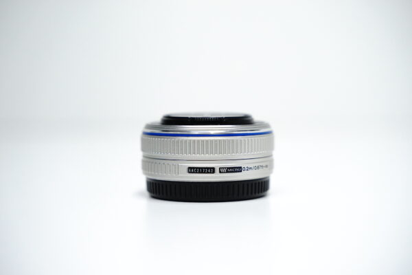 (Myyty) Olympus Zuiko digital 17mm F2.8 objektiivi käytetty - Image 5