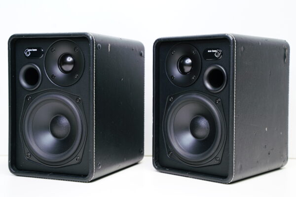 Audio Pro Living LV2 e aktiivikaiuttimet