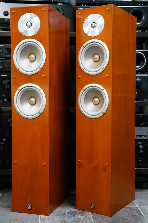 (Myyty) Yamaha NS-F515 lattiakaiuttimet