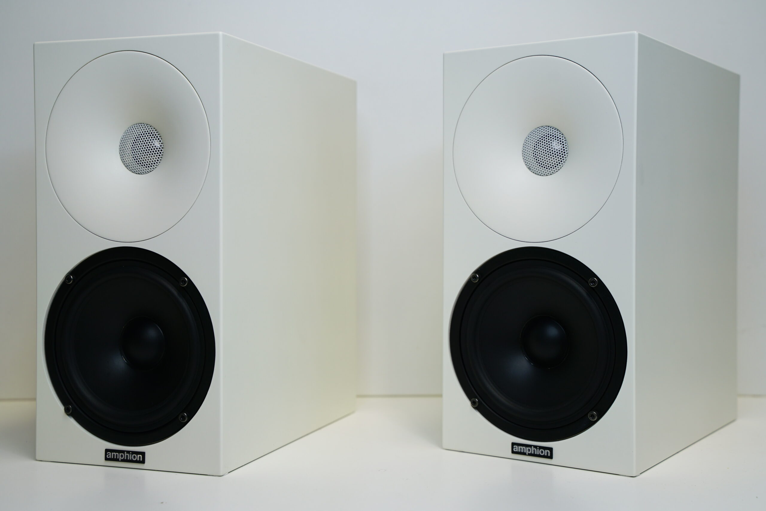 (Myyty) AMPHION HELIUM 3 kaiuttimet 1 (Myyty) AMPHION HELIUM 3 kaiuttimet