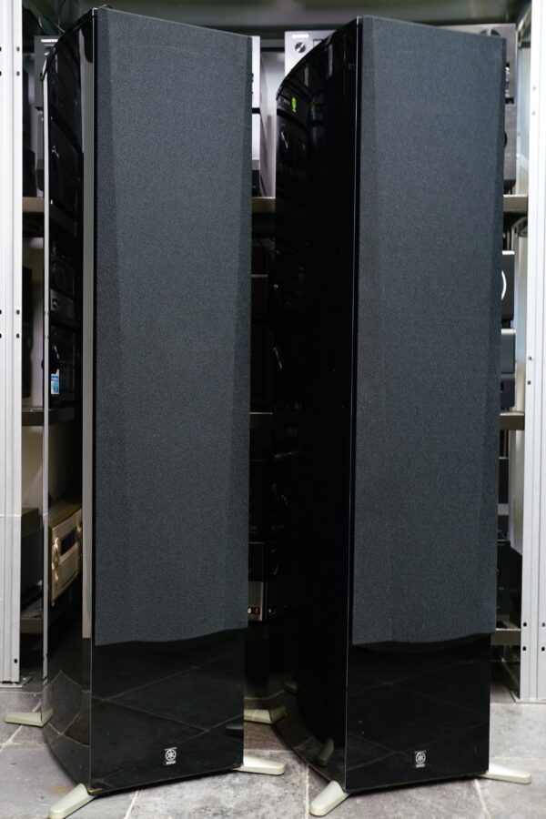 (Myyty) Yamaha NS-777 lattiakaiuttimet