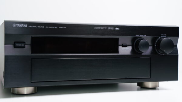 Yamaha DSP-A2 vahvistin
