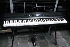 (Myyty) Korg SP280 sähköpiano