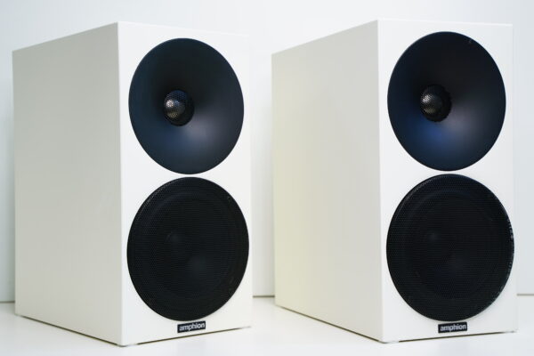 AMPHION HELIUM 3 kaiuttimet
