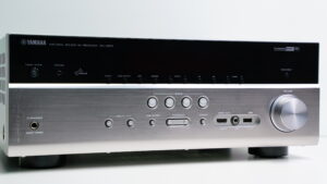 (Myyty) Yamaha RX-V673 viritinvahvistin