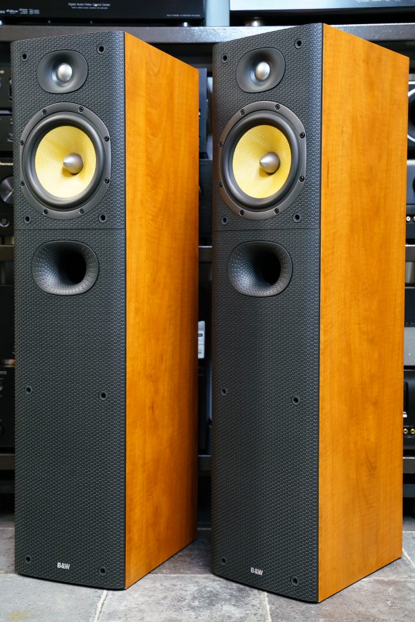 B&W Bowers Wilkins DM602.5 S3 lattiakaiuttimet