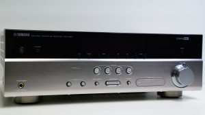 (Myyty) Yamaha RX-V467 viritinvahvistin