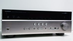 (Myyty) Yamaha RX-V479 viritinvahvistin Bluetooth MusicCast