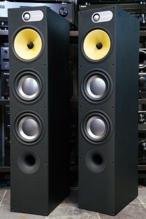 Bowers & Wilkins (B&W) 683 lattiakaiuttimet