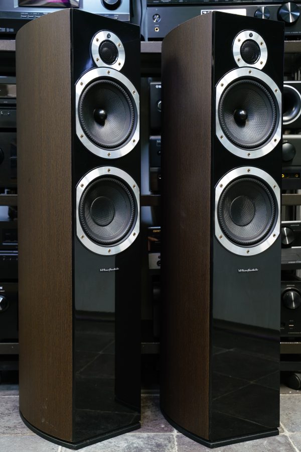 Wharfedale Diamond 10.6 lattiakaiuttimet